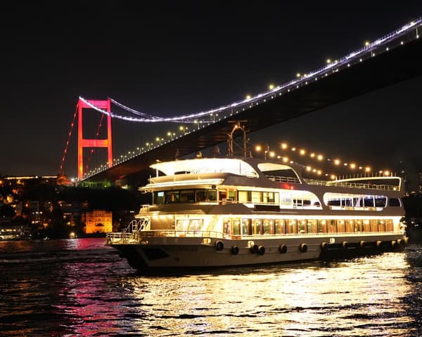 Arash Ship Dinner Cruise — Persian Night Show on Istanbul's Bosphorus — photo 2