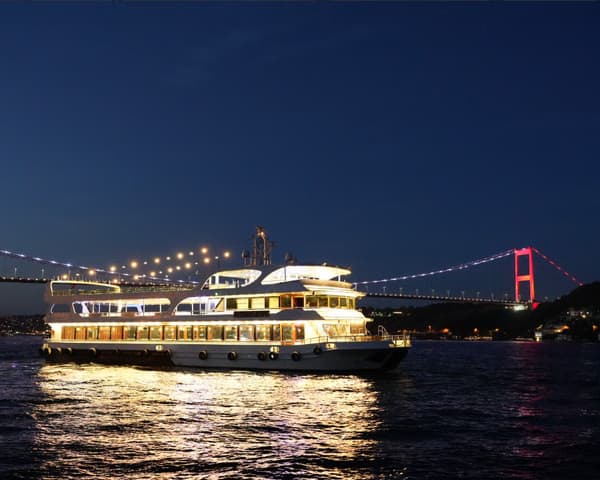 Arash Ship Dinner Cruise — Persian Night Show on Istanbul's Bosphorus — photo 3